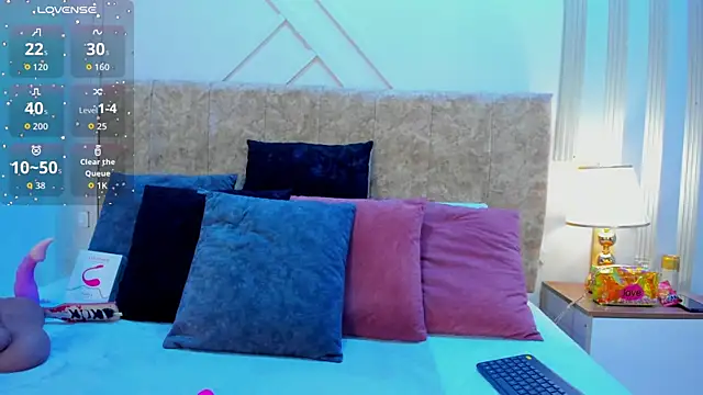 ashley  foxx  online show from November 2025 01:26:02 PM