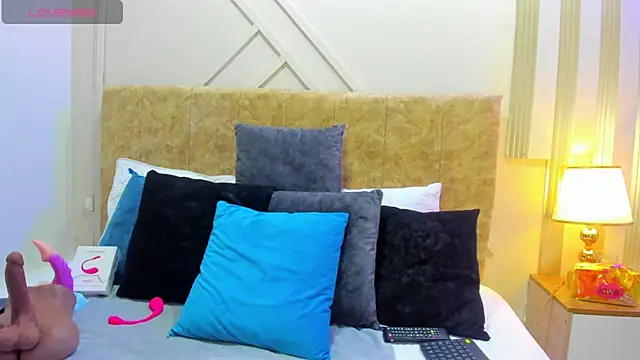 ashley  foxx  online show from November 2025 01:55:01 PM