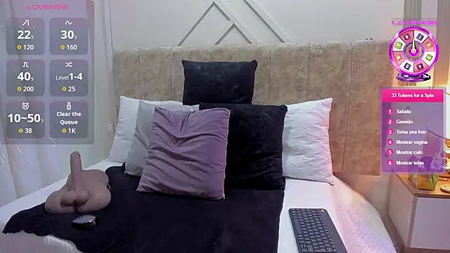 ashley  foxx  online show from December 2025 01:48:02 PM