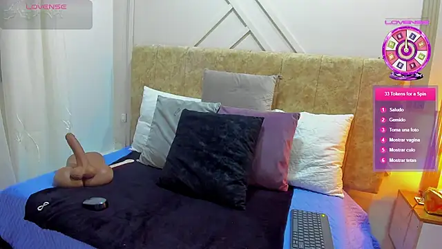 ashley  foxx  online show from December 2025 01:49:01 PM