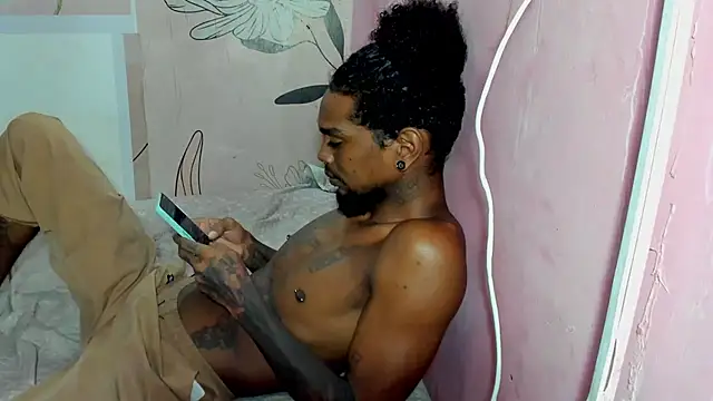 Snapshot of bigblackhotx1 chatting on June 2026 10:51:01 PM bigblackhotx1 online show from June 2026 10:51:01 PM