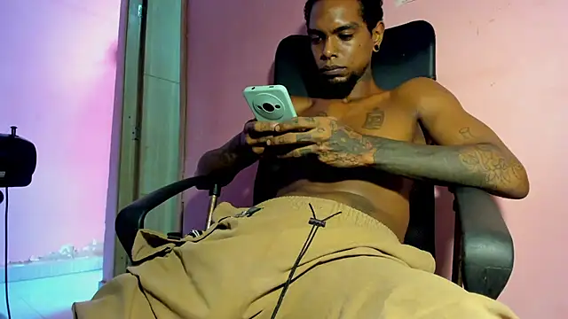 Snapshot of bigblackhotx1 chatting on May 2026 12:14:01 PM bigblackhotx1 online show from May 2026 12:14:01 PM