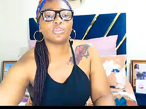 Snapshot of veronica1xxx chatting on September 2025 07:02:02 PM veronica1xxx online show from September 2025 07:02:02 PM
