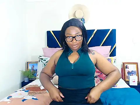 Snapshot of veronica1xxx chatting on October 2025 07:59:01 PM veronica1xxx online show from October 2025 07:59:01 PM