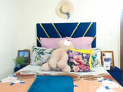 Snapshot of veronica1xxx chatting on October 2025 07:14:02 PM veronica1xxx online show from October 2025 07:14:02 PM