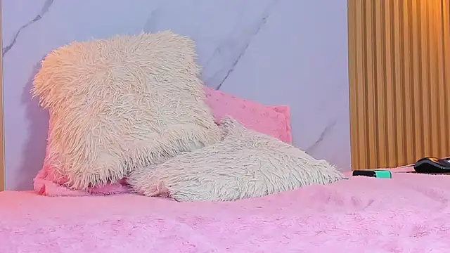 Snapshot of miss_Ari chatting on December 2024 01:16:02 AM miss Ari online show from December 2024 01:16:02 AM