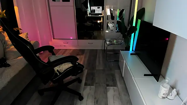 Snapshot of Ivy_belle chatting on November 2025 05:40:02 AM Ivy belle online show from November 2025 05:40:02 AM