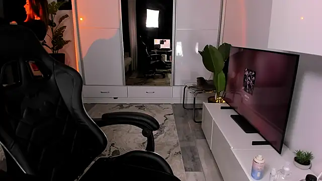 Snapshot of Ivy_belle chatting on September 2025 04:44:01 AM Ivy belle online show from September 2025 04:44:01 AM