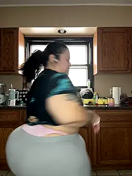 tillymarie34 online show from December 2025 05:12:01 PM