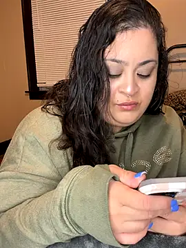 tillymarie34 online show from November 2025 04:05:01 AM