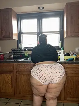 tillymarie34 online show from November 2025 05:57:01 PM