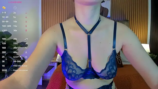 StacyWoods online show from November 2025 07:51:01 PM