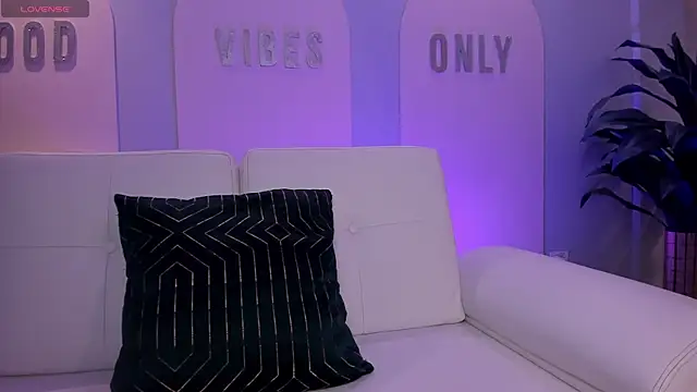 StacyWoods online show from April 2026 12:11:02 PM