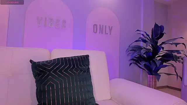 StacyWoods online show from April 2026 11:36:01 AM