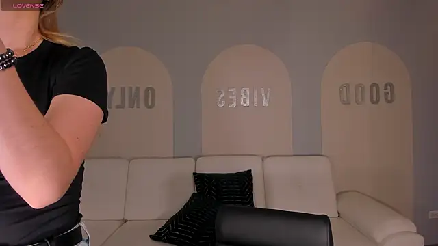 Snapshot of StacyWoods chatting on July 2026 11:34:01 AM StacyWoods online show from July 2026 11:34:01 AM