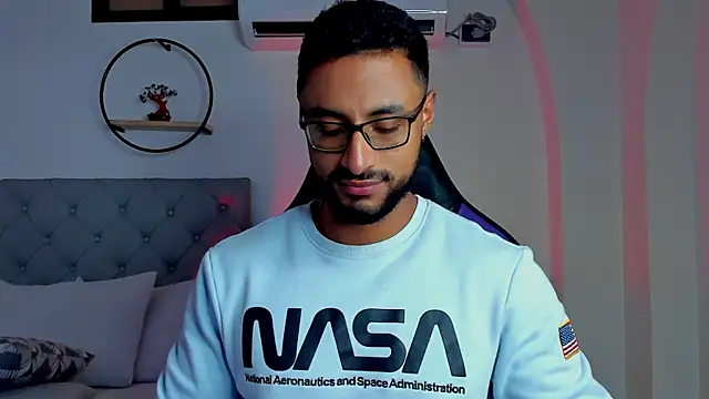 LiamGarcia1 online show from February 2025 12:54:01 PM