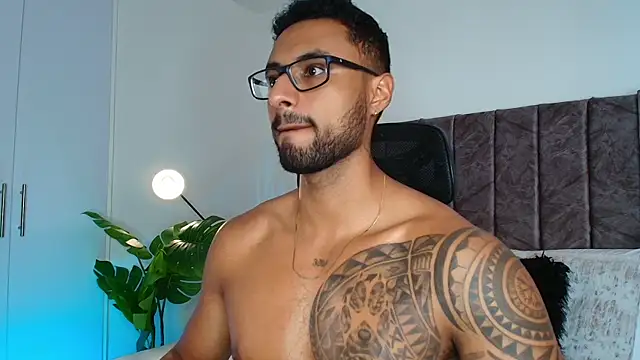 LiamGarcia1 online show from October 2025 02:40:02 PM