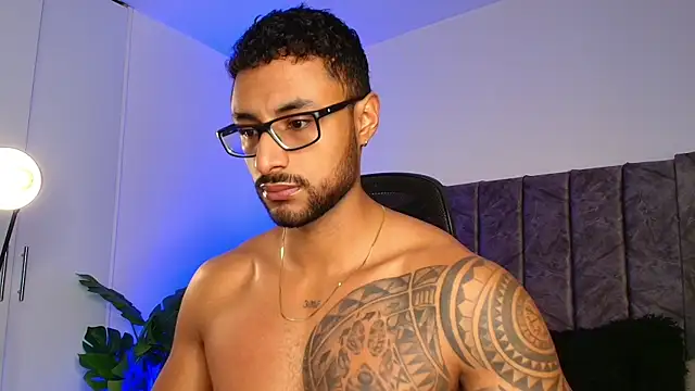 LiamGarcia1 online show from October 2025 01:32:01 PM
