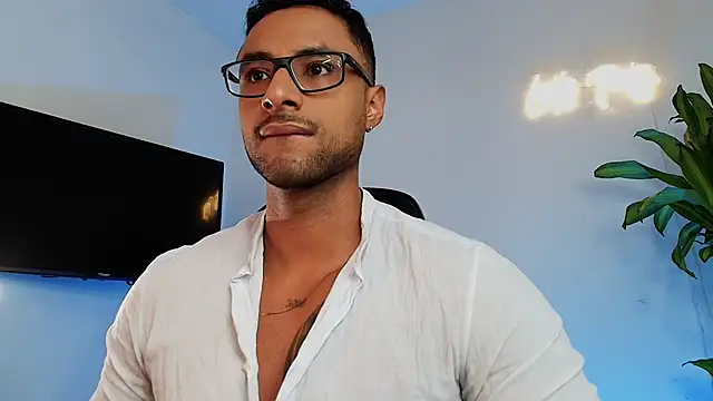 LiamGarcia1 online show from December 2025 03:25:01 PM