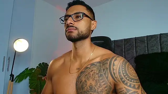 Snapshot of LiamGarcia1 chatting on October 2025 02:04:01 PM LiamGarcia1 online show from October 2025 02:04:01 PM