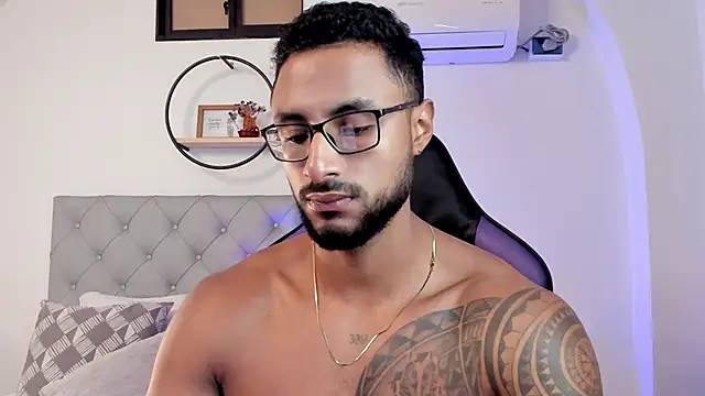 LiamGarcia1 online show from February 2025 12:25:02 PM