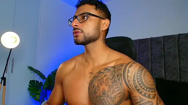 LiamGarcia1 online show from October 2025 01:25:01 PM