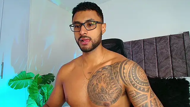 LiamGarcia1 online show from October 2025 02:29:02 PM