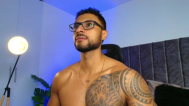 LiamGarcia1 online show from October 2025 01:02:01 PM
