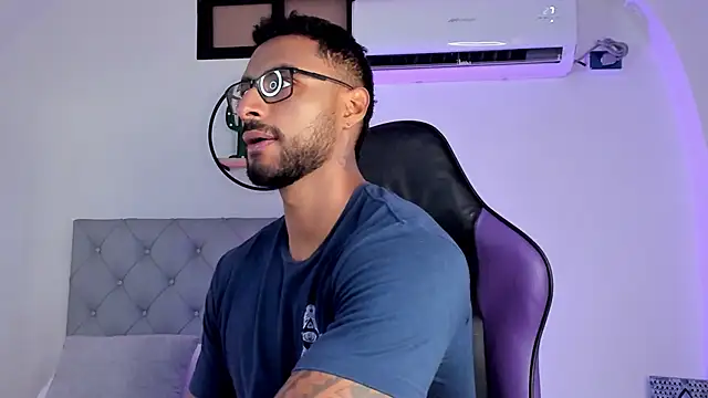 LiamGarcia1 online show from February 2025 01:28:01 PM