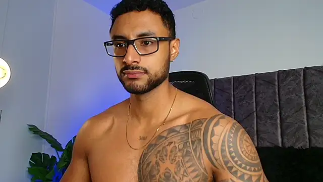 LiamGarcia1 online show from October 2025 01:11:02 PM
