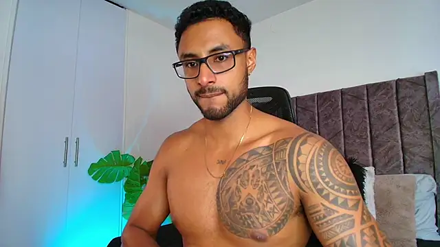 LiamGarcia1 online show from October 2025 03:57:02 PM