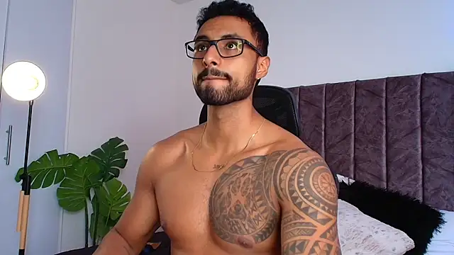 Snapshot of LiamGarcia1 chatting on November 2025 04:33:02 PM LiamGarcia1 online show from November 2025 04:33:02 PM