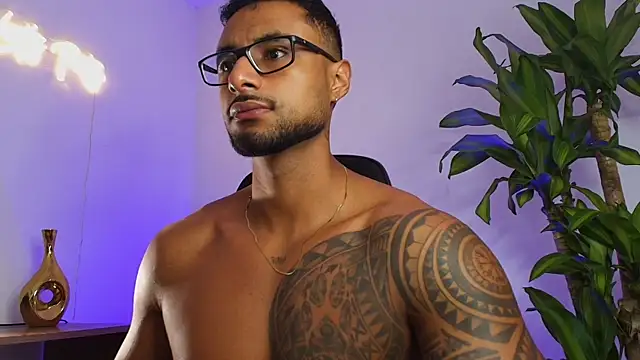 LiamGarcia1 online show from December 2025 02:22:02 PM