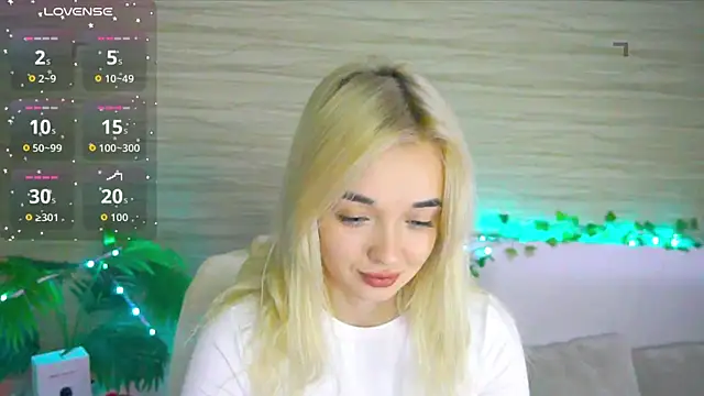 Snapshot of Ashley_S chatting on October 2025 10:21:01 PM Ashley S online show from October 2025 10:21:01 PM