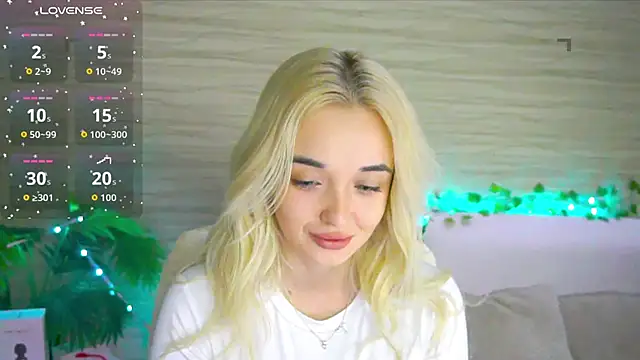 Snapshot of Ashley_S chatting on October 2025 10:12:01 PM Ashley S online show from October 2025 10:12:01 PM