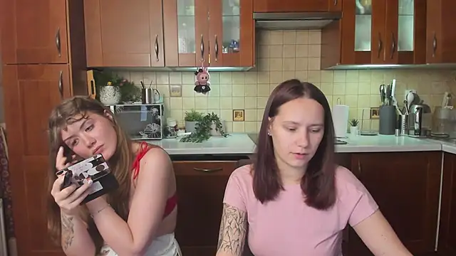 HotCaramellsTV online show from May 2026 11:24:01 AM