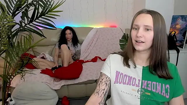 Snapshot of HotCaramellsTV chatting on March 2025 12:58:02 PM HotCaramellsTV online show from March 2025 12:58:02 PM