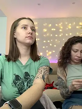 Snapshot of HotCaramellsTV chatting on October 2025 10:05:02 AM HotCaramellsTV online show from October 2025 10:05:02 AM