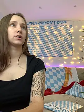 Snapshot of HotCaramellsTV chatting on September 2025 08:43:02 AM HotCaramellsTV online show from September 2025 08:43:02 AM