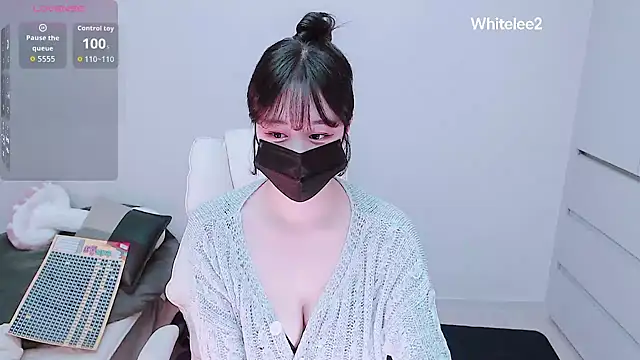 Snapshot of whitelee2 chatting on November 2025 12:43:02 PM whitelee2 online show from November 2025 12:43:02 PM