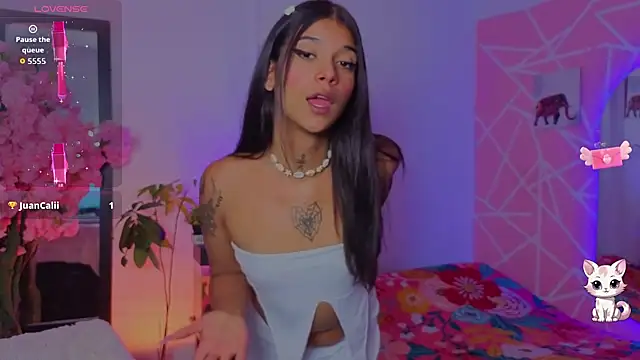 CoralRigan online show from November 2025 02:01:02 AM