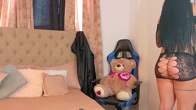 GeorginaHills online show from October 2025 08:30:02 PM