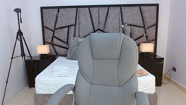 sussy leon online show from February 2026 08:06:02 PM