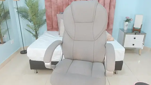 Snapshot of sussy_leon chatting on November 2025 03:51:02 AM sussy leon online show from November 2025 03:51:02 AM