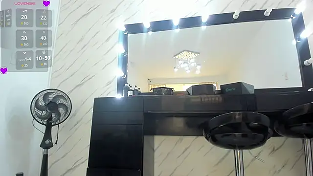 Snapshot of ElisabethMassey chatting on October 2025 04:49:02 PM ElisabethMassey online show from October 2025 04:49:02 PM