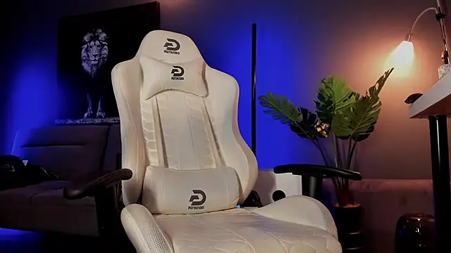 uptomatty online show from February 2026 09:01:02 PM