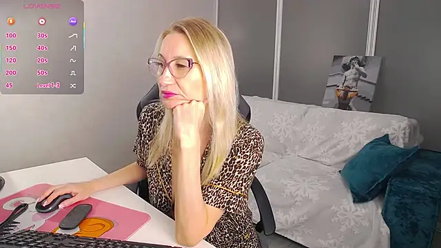 Snapshot of Sofia_Soul chatting on September 2025 07:42:01 PM Sofia Soul online show from September 2025 07:42:01 PM