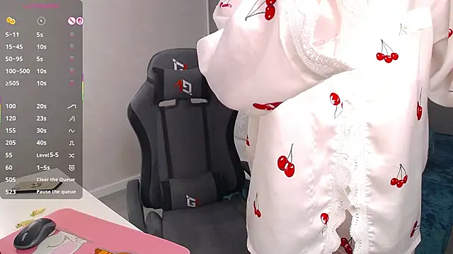 Snapshot of Sofia_Soul chatting on December 2025 03:17:01 PM Sofia Soul online show from December 2025 03:17:01 PM