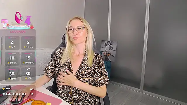 Snapshot of Sofia_Soul chatting on September 2025 06:18:02 PM Sofia Soul online show from September 2025 06:18:02 PM