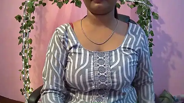 Snapshot of Pari-new chatting on March 2025 10:43:02 AM Pari-new online show from March 2025 10:43:02 AM